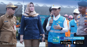 GM Manager PLN UID Kalselteng, Ahmad Syauki, memberikan penjelasan kepada Ketua KPU Kalsel, Andi Tenri Sompa, dan Sekdako Ikhsan Budiman. (wartabanjar.com - Ist. PLN IUD Kalselteng)