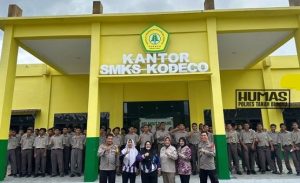 Polres Tanah Bumbu sosialisasi penerimaan anggota Polri TA 2025 di SMKS Kodeco. (wartabanjar.com - Ist. Humas)