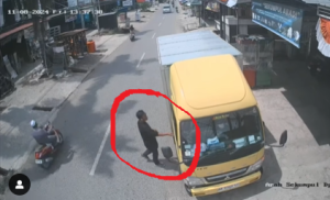 Pencurian tas milik pengemudi dan pengantar barang di Sekumpul, Martapura. (wartabanjar.com - @wargabanua.official)