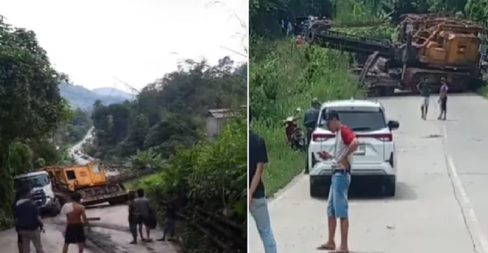 Truk trailer kecelakaan tunggal di Gunung Halat menyebabkan akses Kalsel-Kaltim terputus. (wartabanjar.com - Ist. @kabarbanuakalsel)