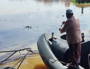 Prosesi tapung tawar saat peluncuran kapal sea rider Dinas Sosial Kalsel, Kamis 14 November 2024. (wartabanjar.com - Ist. MC Kalsel)