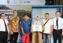 UPZ Bank Kalsel Serahkan Bantuan Rombong Barakah dari Dua Kantor Cabang Bank Kalsel