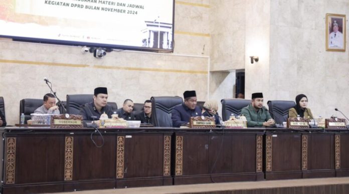 Rapat paripurna DPRD Kalsel membahas pengunduran diri Sahbirin Noor dan usulan pengangkatan Muhidin sebagai Gubernur. (wartabanjar.com - Ist. Humas Setwan)