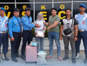 Perempuan yang akan menumpang pesawat Haruda dari Aceh tujuan Jakarta ditangkap bawa sabu 2 kg. (wartabanjar.com - Ist. Puspen TNI)