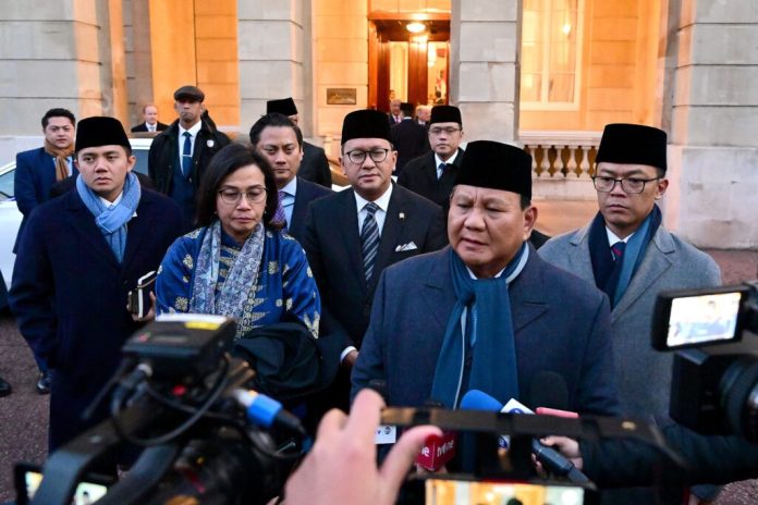 Presiden Prabowo Subianto memberikan keterangan pers di London