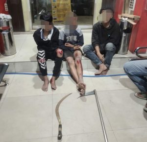 Diduga gengster, tiga remaja diamankan di Mapolresta Banjarmasin. (wartabanjar.com - Ist. Humas)