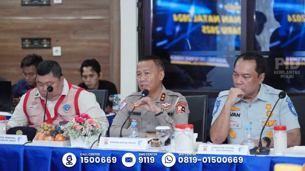 Kakorlantas Polri, Irjen Pol Aan Suhanan bersama Dirut Jasa Raharja Rivan A Purwantono dan Ketua Badan Pengelola Jalan Tol Miftachul Munir