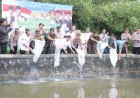 Dukung Program Ketahanan Pangan Presiden RI, Polresta Banjarmasin Tabur 12 Ribu Bibit Lele