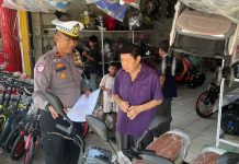 Satlantas Polres Kotabaru Sosialisasikan Pemakaian Sepeda Listrik ke Penjual