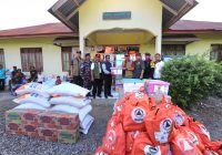 BNPB Salurkan Bantuan untuk Pengungsi di Desa Lewotobi
