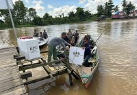 Pendistribusian Logistik Pilkada Tahun 2024 ke Pulau Bromo, Petugas Gunakan Kelotok