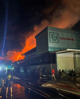 Breaking News !!! Kebakaran Hebat di Gudang 10 di Kawasan Belitung