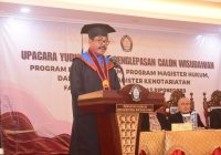 Mantan Wakil Jaksa Agung ini Raih Gelar Doktor Dengan Predikat Summa Cumlaude