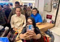 Sapa Warga Purwokerto, Jokowi dan Cagub Ahmad Luthfi Ngopi Bareng di Rita Super Mall