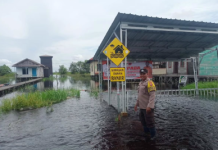 Banjir di Kameloh Baru Palangka Raya, Polsek Sabangau Pantau Permukiman Terendam