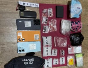 Narkoba dan barang bukti lainnya yang disita polisi Kaltim dar jaringan napi Lapas Bontang. (wartabanjar.com - Ist. Humas Polda Kaltim)