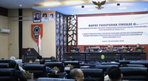 Rapat Paripurna DPRD Kota Banjarmasin mengesahkan APBD 2025. (wartabanjar.com - Ist. Humpro)