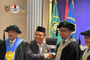 Sekretaris Daerah Provinsi Kalsel, Roy Rizalli Anwar, mendapat promosi doktor Unisula Semarang. (wartabanjar.com - Ist. Sedtaprov Kalsel)
