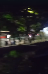 Video saling serang diduga terjadi di Jalan Veteran, Banjarmasin. (wartabanjar.com - Ist. WAG)