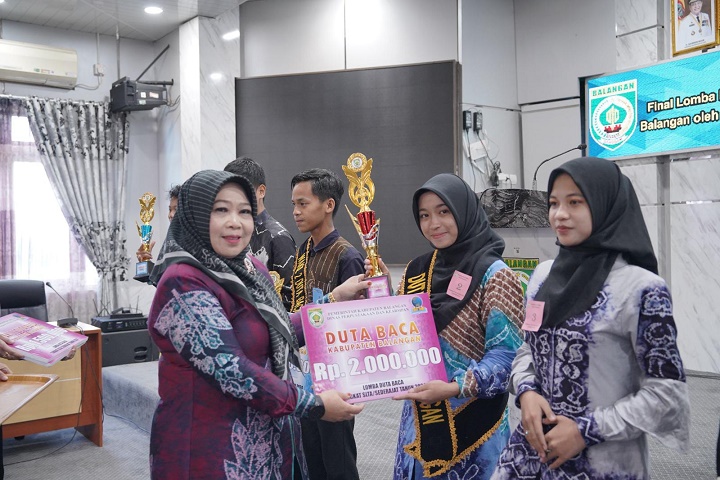 Sebanyak 18 anak muda inspiratif diangkat menjadi Duta Baca Kabupaten Balangan. (wartabanjar.com - Alfi)