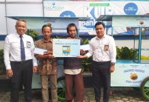 UPZ Bank Kalsel Beri Bantuan 2 Rombong Barakah kepada Pedagang Gorengan di Amuntai