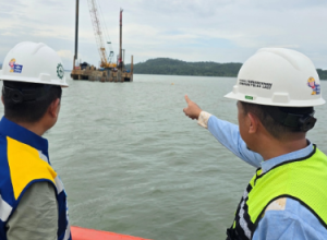 Dinas PUPR Kalsel memantau pembangunan jembatan Pulau Laut