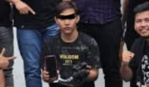 Tersangka pembunuh pegawai kafe berhasil diringkus. (wartabanjar.com - Ist. @lintas_balikpapan)