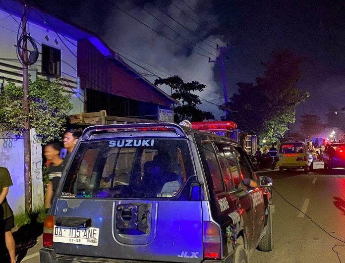 Kebakaran di Gang Nurdin, Pelambuan, Banjarmasin Barat, Jumat dini hari. (wartabanjar.com - Ahmad Raihan)