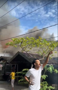 Kebakaran di Komplek Airmantan Sutoyo S, Banjarmasin. (wartabanjar.com - Ist. Rekanan)