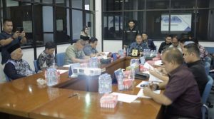 Komisi II DPRD Provinsi Kalsel melakukan monitoring ke Bank Kalsel Cabang Batulicin, Jumat. (wartabanjar.com - Ist, Setwan)