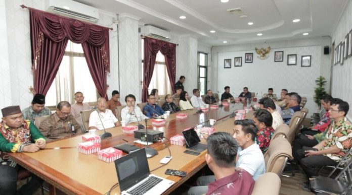 Komisi I DPRD Provinsi Kalsel melakukan kunjungan kerja ke Kabupaten Tanah Bumbu untuk evaluasi pelaksanaan Pilkada 2024. (wartabanjar.com - Ist. Setwan)