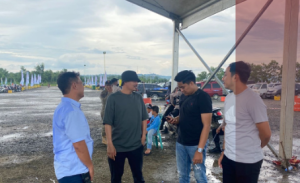 Anggota Satres Narkoba Polres Tanah Bumbu melakukan pemantauan kegiatan Batfest 2024 untuk mengantisipasi peredaran narkoba. (wartabanjar.com - Ist. Satresnarkoba Tanbu)