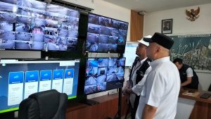 Menhub Dudy Purwagandhi memantau pergerakan penumpang di penyeberangan Jawa-Bali. (wartabanjar.com - Ist. Kemenhub)