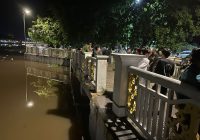 Seorang Pria Diduga Menceburkan Diri dan Tenggelam di Sungai Martapura di Siring Pasar Lama