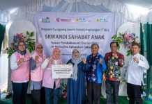 Laksanakan Komitmen PLN, Srikandi Sahabat Anak Serahkan Bantuan ke TPA Al-Muhajrin Martapura