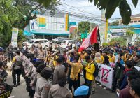 Ratusan Mahasiswa se Kalsel Tolak Kenaikan PPN 12%, Geruduk Kantor DPRD Kalsel