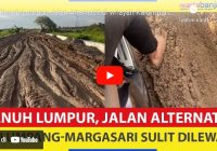VIDEO - Perjuangan Pengendara Lewati Jalan Layaknya Kubangan Kerbau di Perbatasan HSS - Tapin