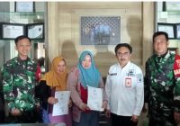 HARI JUANG TNI: KODIM 1022 Tanah Bumbu dan Dukcapil Gelar Bakti Sosial Pembuatan Akta Kelahiran