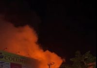 BREAKING NEWS Kebakaran Hebat di Jalan A Yani KM 7 Kertak Hanyar, Lalu Lintas Lumpuh Total