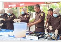 Kejari Banjarmasin Musnahkan 211 Barang Bukti Inkrah, dari Narkoba hingga Senjata Tajam!