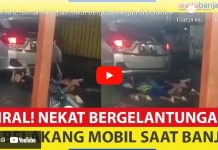 VIRAL! Bocah Kelayan Nekat Bergelantungan di Belakang Mobil saat Banjir Rob