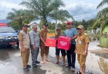 Pemprov Kalsel Salurkan Bantuan Banjir untuk 2 Desa di Kabupaten Banjar