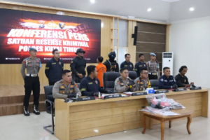 Konferensi pers kasus pembunuhan dan pencurian digelar Polres Kutim. (wartabanjar.com - Ist. Humas)