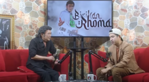 Video Youtube Haji Rhoma Irama dan Dennis Lim yang direkayasa menggunakan teknologi AI sehingga seolah-olah mempromosikan judol. (wartabanjar.com - Ist. Youtube)