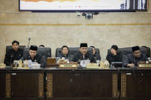 Ketua DPRD Kalsel, H Supian HK, memimpin rapat paripurna, Rabu. (wartabanjar.com - Ist. Humas Setwan)
