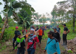 Proses evakuasi jasad korban Taimah yang tenggelam di Sungai Hakim Makmur, Kabupaten Banjar. (wartabanjar.com - Ist. Basarnas)