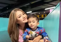 Geram Putranya Dikatai Anak Haram, Nathalie Holscher Gelar Sayembara Berhadiah Rp 1 Juta untuk Cari Netizen Penghina Adzam