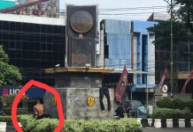 Diduga ODGJ Hancurkan Taman di Simpang Telawang