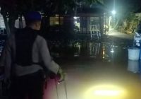 Sat Polairud Polresta Banjarmasin Pantau Pesisir Sungai Barito Saat Banjir Rob