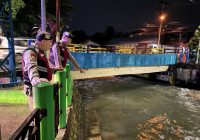 Unit Patroli Sat Samapta Polres Banjarbaru Cek Debit Air Sungai Kemuning